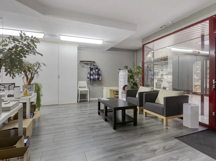 WINKELRUIMTE VAN +/- 80 M² IN GALERIJ RUBENS IN LANAKEN<br />
In het centrum van Lanaken vindt u op de Stationsstraat in "Galerij Rubens " deze polyva