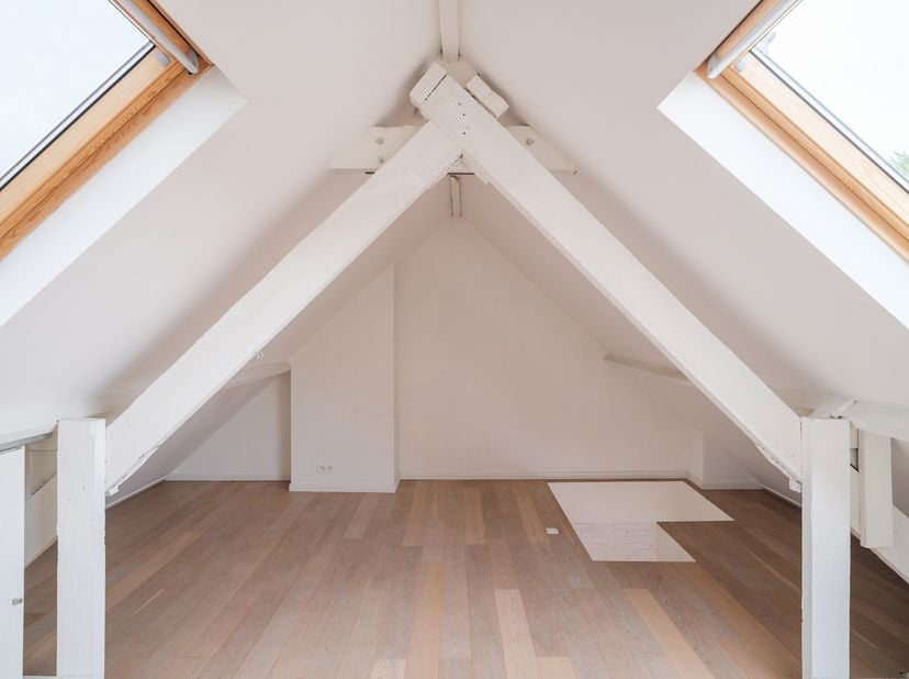 Op zoek naar een ruime, instapklare gezinswoning op een vlot bereikbare locatie? Dan is deze gerenoveerde woning in Ledeberg absoluut een bezoek waard