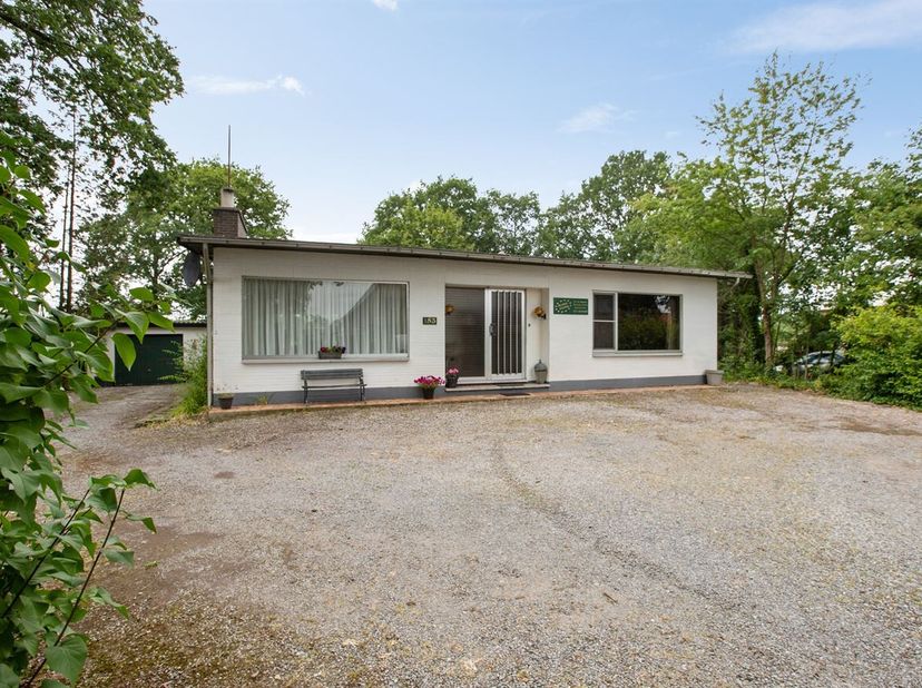 Vrijstaande laagbouwwoning op ruim perceel van 1.647 m² in een groene omgeving<br />
Op zoek naar een gunstig gelegen woning met veel ruimte en potent