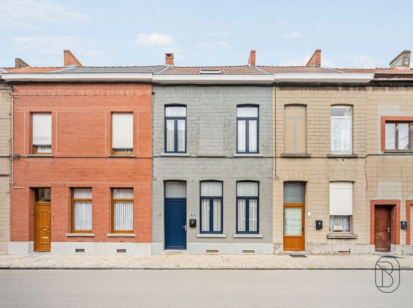Charmante, instapklare rijwoning in het centrum van Lessines<br />
Deze verzorgde en uitstekend onderhouden rijwoning, gelegen in het hart van Lessine