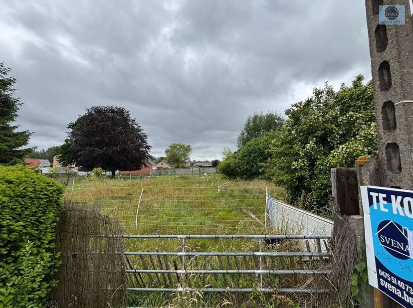 TERRAIN IDÉALEMENT SITUÉ POUR UNE CONSTRUCTION INDIVIDUELLE.<br />
Prix demandé : 142 500 euros<br />
Ce terrain est situé dans le quartier calme d'Id