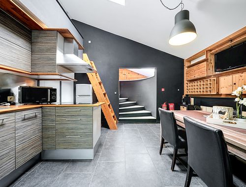                                         Gemengd gebruik te koop in Spontin, € 550.000
