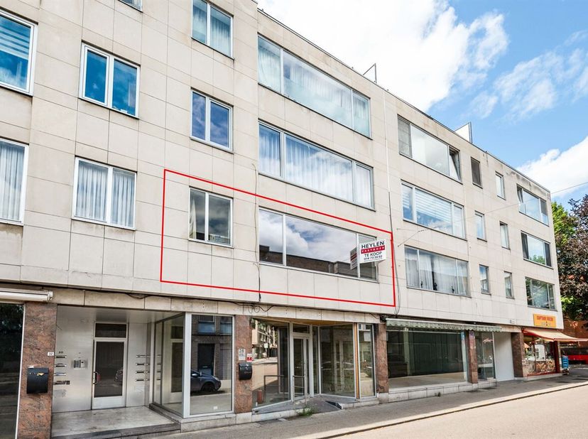 Openhuizendag op zaterdag 13 juni van 14u00 - 15u00<br />
Appartement met terras en garage in hartje Turnhout<br />
Locatie:<br />
Korte Gasthuisstraa