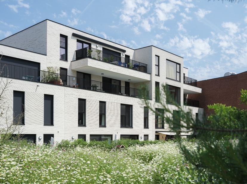 Ruim nieuwbouwappartement met drie slaapkamers en zonneterras.<br />
<br />
Lichtrijk doorzonappartement van 121 m² met drie slaapkamers en twee badka