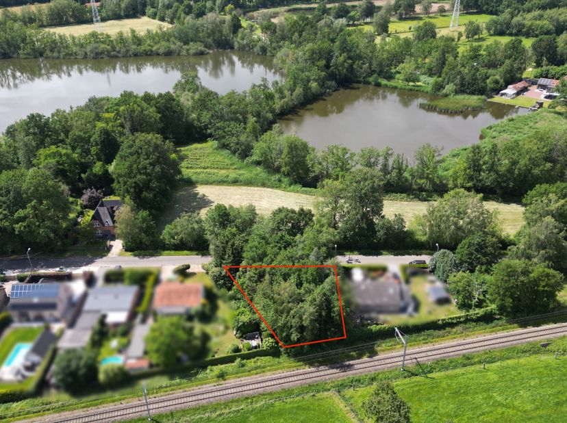 Mooi gelegen bouwperceel voor een open bebouwing aan de rand van de Platwijers. Gelegen in een niet vervallen verkaveling. +/-10 min van Hasselt centr