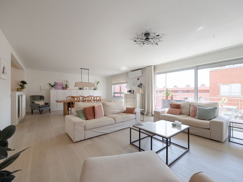 Ruim en instapklaar appartement in hartje Leuven<br />
<br />
In het centrum van Leuven, vlak aan het Heilig Hart ziekenhuis in de Naamsestraat bevind