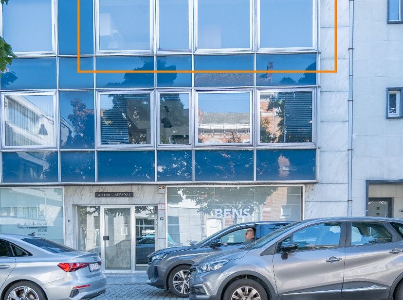 Appartement te koop in Thonissenlaan 33 bus 6,
                    3500 Hasselt