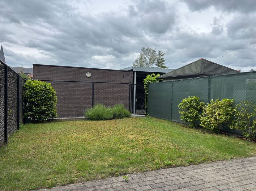 Appartement spacieux et meublé avec jardin dans un endroit central à Lier<br />
Au Maasfortbaan 144 à Lier, vous trouverez cet appartement soigné et p