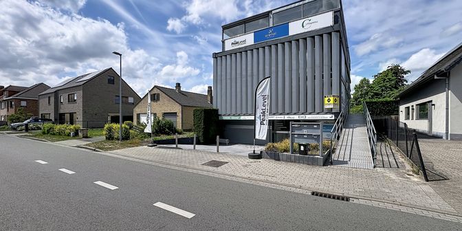 Bien professionnel à louer à Pierre Debbautstraat 6, 8200 Sint-Michiels