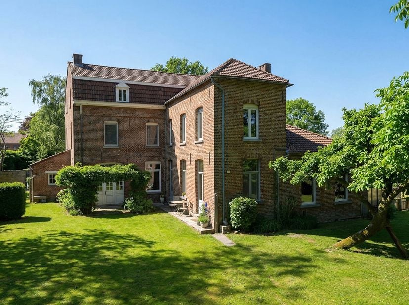 Ruime woning ideaal gelegen in Chièvres, in een groene en rustige omgeving, die een uitzonderlijke woonkwaliteit biedt met een perfecte combinatie van