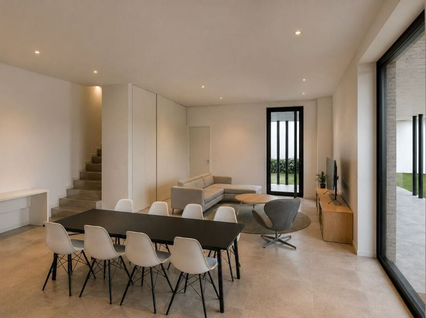 Moderne en zeer ruime halfopen woning (189m²), rustig gelegen op een perceel van 6are45ca. Het geheel wordt momenteel door de verkoper zeer kwalitatie