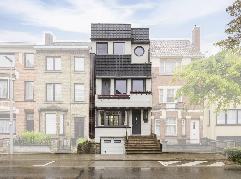 Verkoop via pre-sale. Eerste bezoekdag is zaterdag 12/09 Tussen 10u en 14u op afspraak. Tweede bezoekdag is woensdag 16/09 tussen 14u en  20u. Bij ver