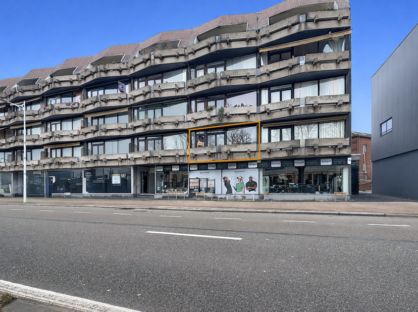 L’Immobilière Borremans vous présente à la vente un grand studio de 60m² idéalement situé à Liège, à deux pas de la Médiacité et à proximité immédiate