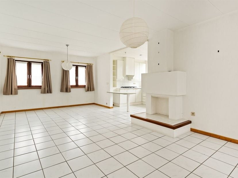 Deze verzorgde en instapklare woning gelegen aan de Klaprooststraat 8 te Leopoldsburg biedt ca. 163 m² bewoonbare oppervlakte en combineert comfort, r