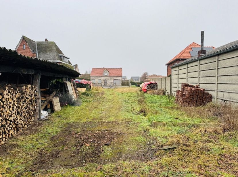 Gunstig gelegen bouwgrond van 6a10ca bestemd voor open bebouwing te Overpelt-Centrum. Deze bouwgrond valt onder het ruimtelijk beleidsplan "BPA Oost".