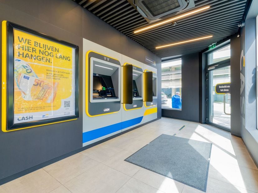 Situation<br />
Le local commercial est situé sur l'Antwerpsesteenweg, à proximité du centre de Gand. À quelques minutes à pied de la gare de Gand-Dam