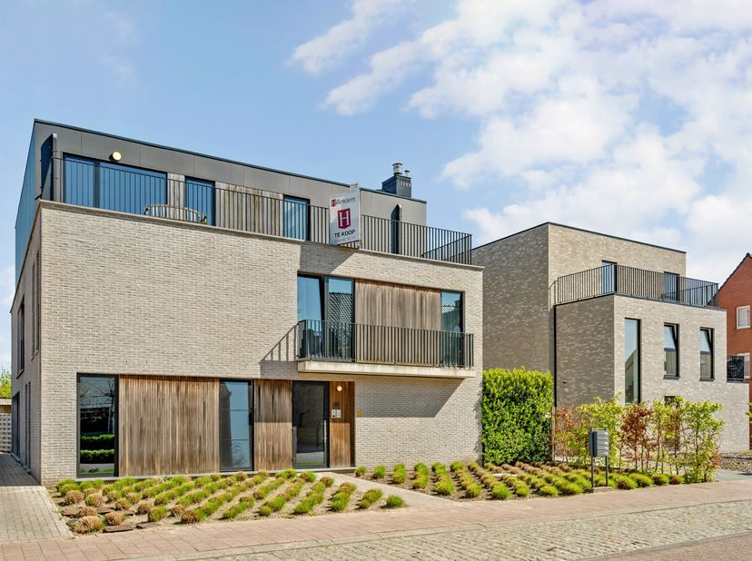 Dit recent dakappartement is gelegen in het centrum van Vosselaar. Het appartement is gelegen op de 2de verdieping van dit kleinschalig appartementenc