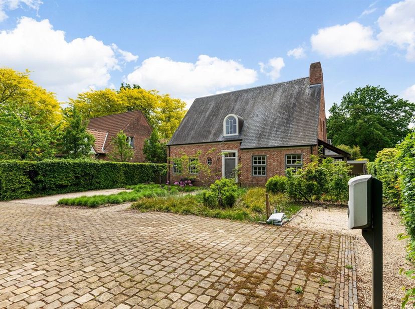 Op zoek naar een ruime, energiezuinige woning in een rustige en kindvriendelijke omgeving? Deze prachtige open bebouwing met een bewoonbare oppervlakt