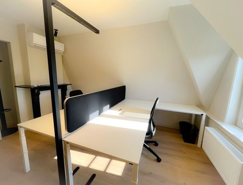                                         Bureaux à louer à Brugge, € 570
