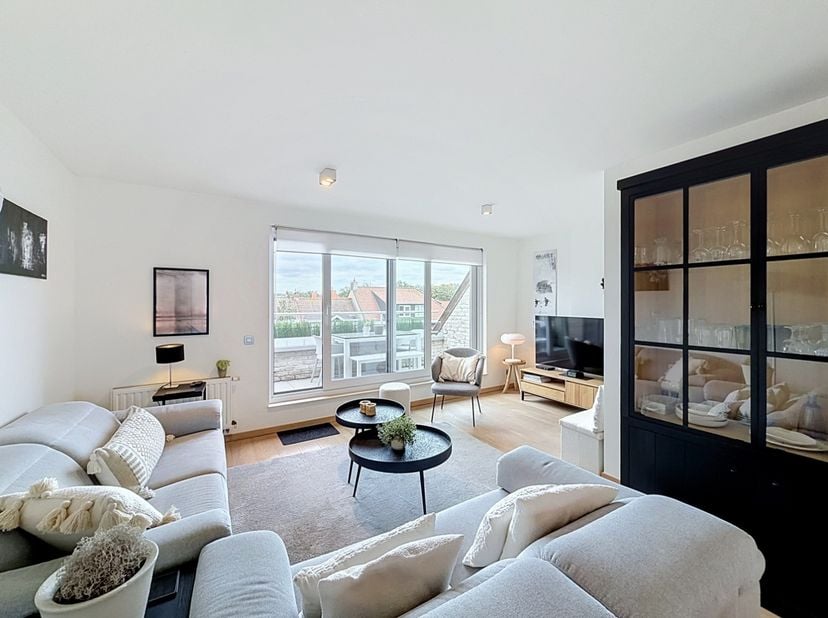 Dit ruime en instapklare duplexappartement is centraal gelegen in een kleinschalige residentie, op korte wandelafstand van de Grote Markt, de winkels