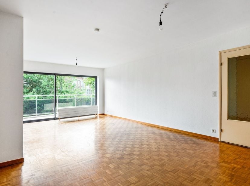 Ruim appartement met terras, dubbele staanplaats en kelderberging in het centrum van Mechelen <br />
<br />
Op een toplocatie in de Bleekstraat, mid