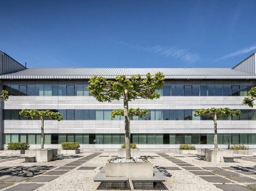 2877m² landscape kantoorruimte op 1ste verdieping (opsplitsbaar vanaf 300m²)<br />
Ligging: aan afrit Mechelen-Zuid, op een kwartier van Brussel en An