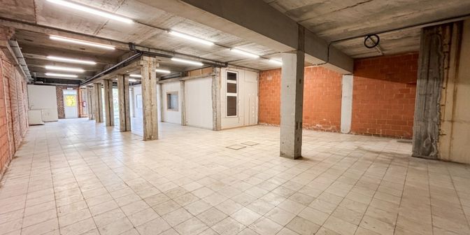 Bien professionnel à louer à Engelse Wandeling 2 boîte k9k, 8500 Kortrijk