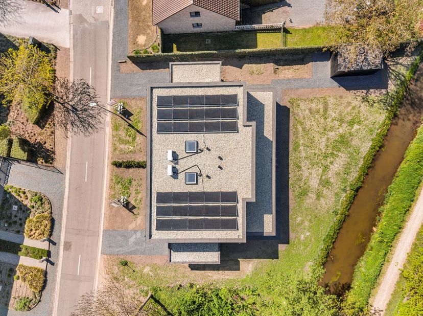 Open huis op zaterdag 13/06/2026 tussen 10u en 14u.<br />
<br />
In het rustige hart van Opitter, midden in het GrensPark Kempenbroek en aan de oever