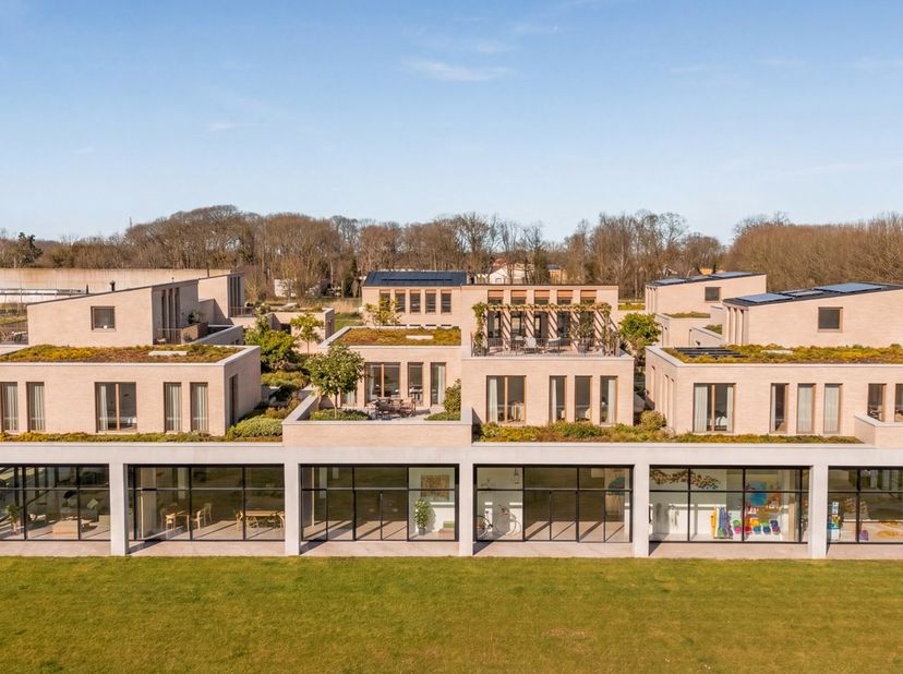 Ontdek dit kwalitatief afgewerkt nieuwbouwappartement in het project Gouwy, gelegen te Kortrijksesteenweg, Sint-Martens-Latem, met een bewoonbare oppe