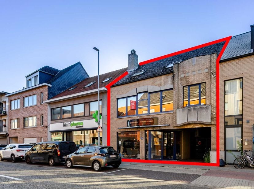 RUIM HANDELSPAND MET WOONST &amp; TERRAS -<br />
Dit ruime en veelzijdige handelspand is gelegen in het centrum van Mol. Het pand was oorspronkelijk inger