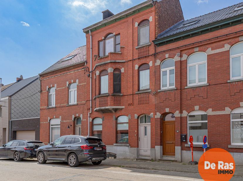 EERSTE BEZOEKDAG ZATERDAG 4/07 VAN 10U TOT 14U (enkel op afspraak!)<br />
LEDE - Deze ruime, te renoveren gesloten bebouwing vindt u vlakbij het centr