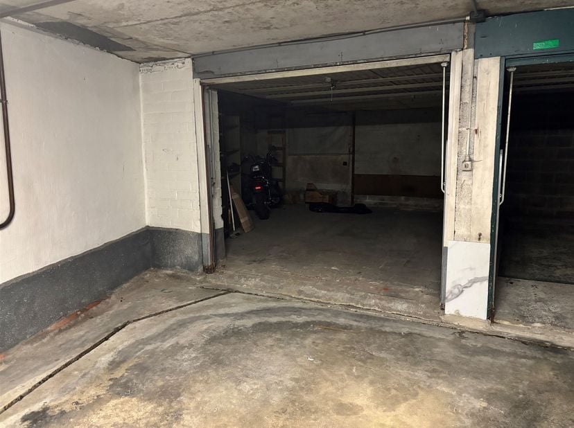 Garage à vendre
                    à 2100 Deurne