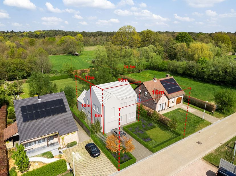 Bouwgrond voor open bebouwing van 12are<br />
<br />
Deze bouwgrond van 1.200m2 met een straatbreedte van 16m en diepte van 75m is geschikt voor het