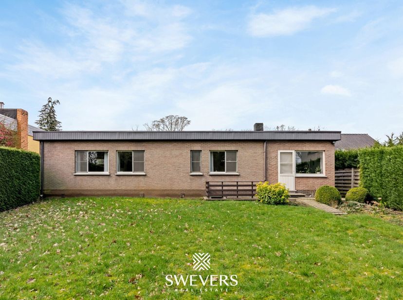 Voor meer info en fotos, surf naar www.swevers.be  Instapklare open bebouwing op een mooi perceel van 843 m² in Koersel, waar ruimte, comfort en een p