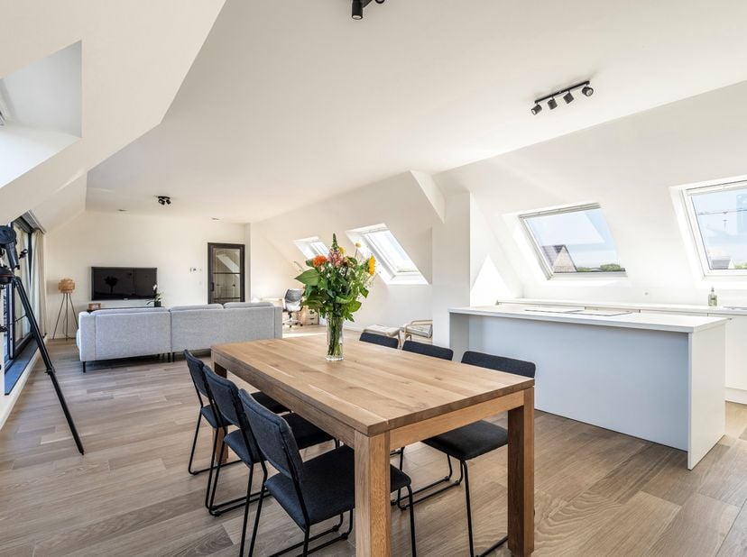 Nieuwbouw appartement met 3 slaapkamers in het hart van Zoersel<br />
Ontdek dit prachtig nieuwbouwappartement, ideaal gelegen in het dorpscentrum van