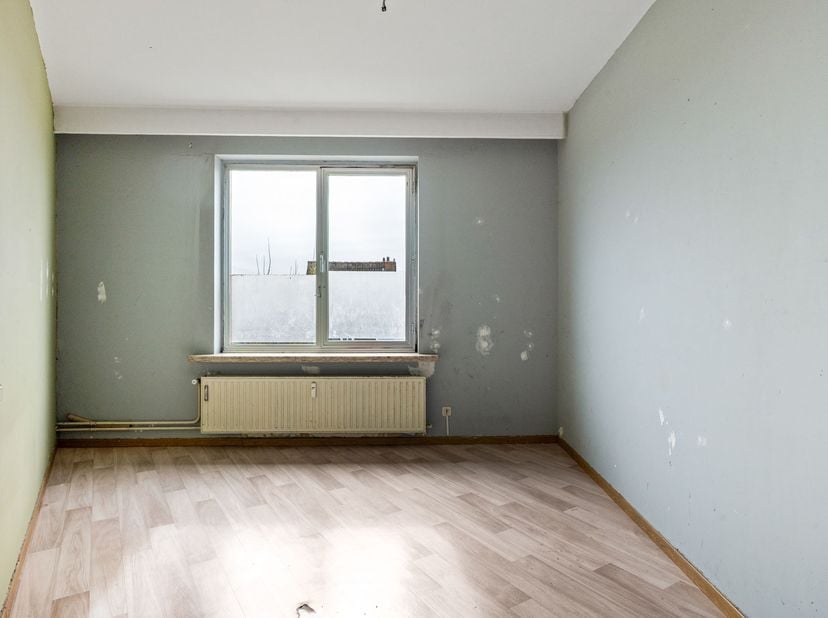 Ruim appartement (108m²) voorzien van drie slaapkamers en twee terrassen op centrale ligging te Mortsel biedt tal van mogelijkheden!<br />
<br />
Li