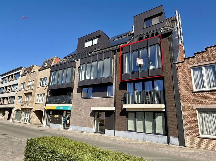 Stijlvol en energiezuinig wonen in hartje Gistel<br />
<br />
Op zoek naar een instapklaar appartement waar comfort, licht en ligging perfect samenk