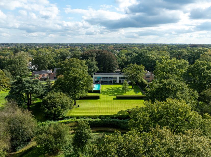 Brasschaat - Dans l'un des quartiers les plus recherchés de Brasschaat. Une promenade vers le centre, un environnement de vie plus qu'agréable avec un
