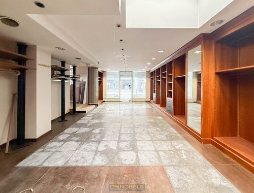                                        Bâtiment commercial à vendre à Oudenaarde, € 245.000
