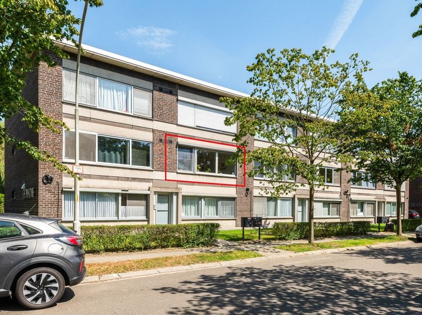 Instapklaar en energiezuinig appartement (75m²) met 2 slaapkamers en garagebox (verplicht bij aan te kopen voor €25.000) op een uitstekende locatie te