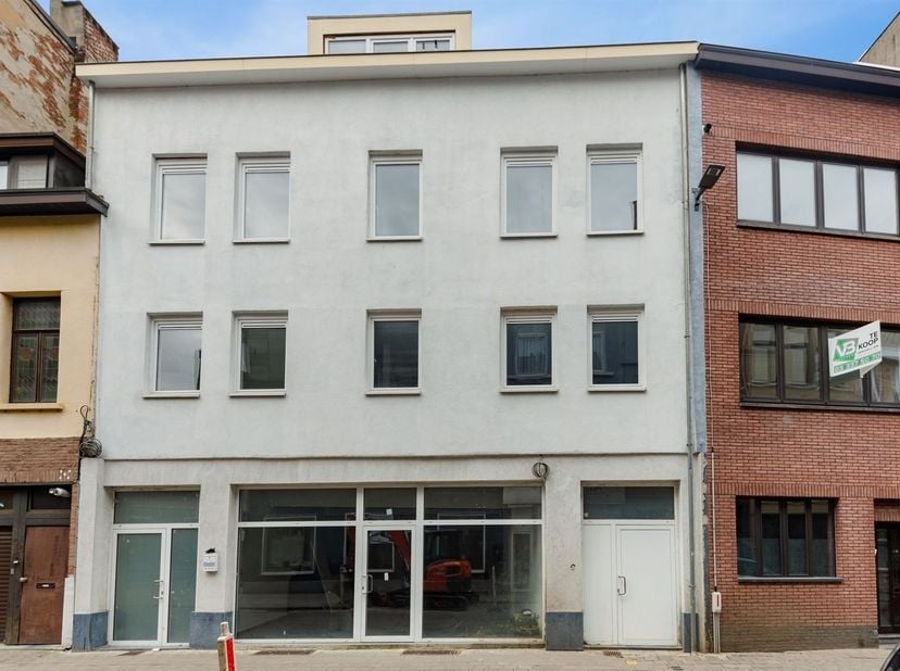 Lichtrijk appartement (75 m²) op de derde verdieping met terras<br />
<br />
Ligging: Deze woning is centraal gelegen in Antwerpen, nabij het Centra