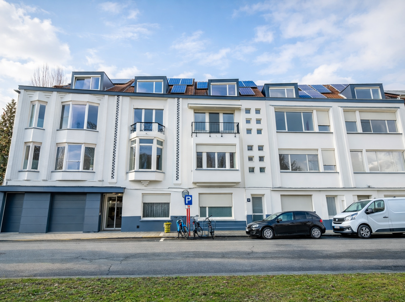 Ben je op zoek naar een investeringsmogelijkheid of een studentenwoning voor uw studerende kinderen? <br />
Uitstekende Ligging:<br />
Gelegen aan de