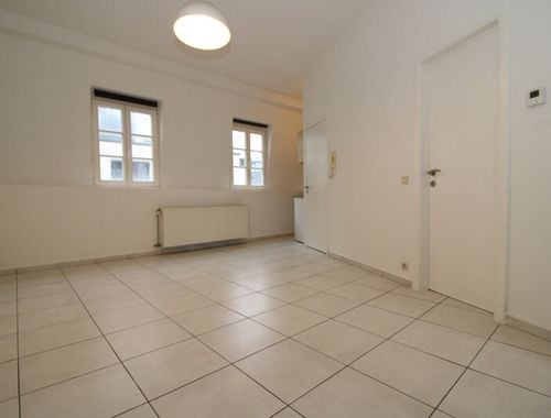                                         Appartement te huur in Elsene, € 875
