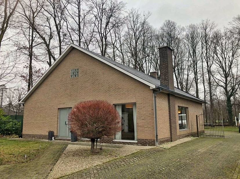 MEZENSTRAAT 17: Gelijkvloerse woning met 3 slaapkamers, tuin en garage.<br />
<br />
Boek je bezichtiging:&amp;nbsp;KLIK HIER<br />
https://bezichtiging.v