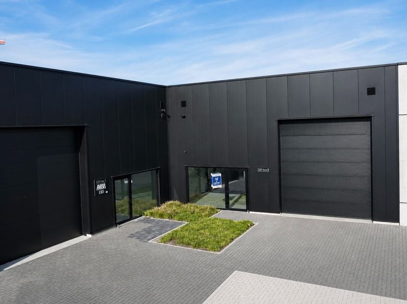 NIEUWE BEDRIJFSHAL VAN 431 M² IN PELT – BTW RECUPEREERBAAR!<br />
<br />
Ontdek deze moderne nieuwbouwbedrijfshal met een bruto-oppervlakte van 431 m²