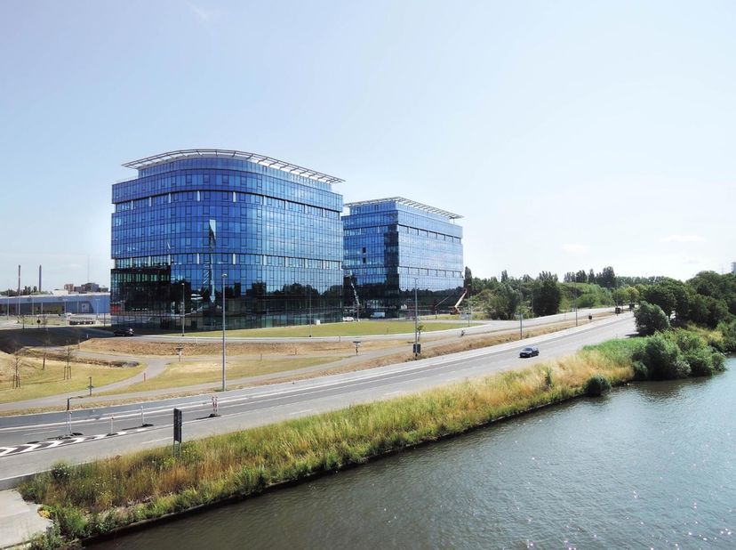Bureaux entièrement équipés à louer à Frame21, Diamantstraat 8 à Herentals, un centre d'affaires et d'événements contemporain offrant un large éventai
