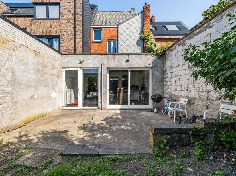 Rénovation d'une maison de 5 chambres à coucher avec jardin dans le centre d'Herentals<br />
<br />
Cette spacieuse maison de ville à rénover, situé
