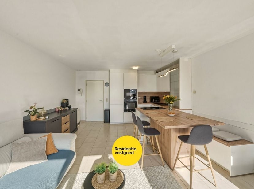 Prachtig lichtrijk appartement vlak aan het strand!<br />
Ontdek dit instapklare en uitstekend onderhouden appartement op een topligging in Mariakerke