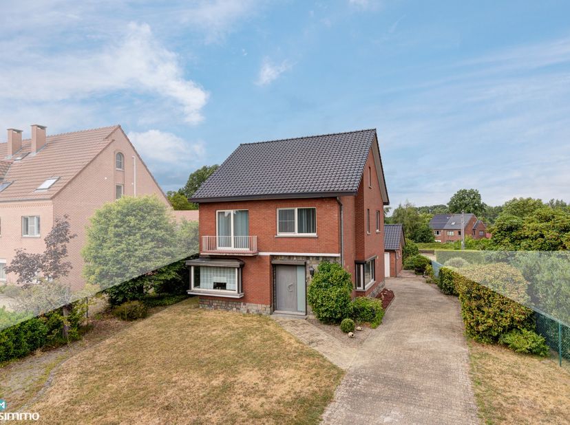 VERZORGDE VRIJSTAANDE GEZINSWONING MET RUIME TUIN IN DIEPENBEEK<br />
<br />
*** Bekijkt u deze woning via een aanverwante website? Surf dan naar http