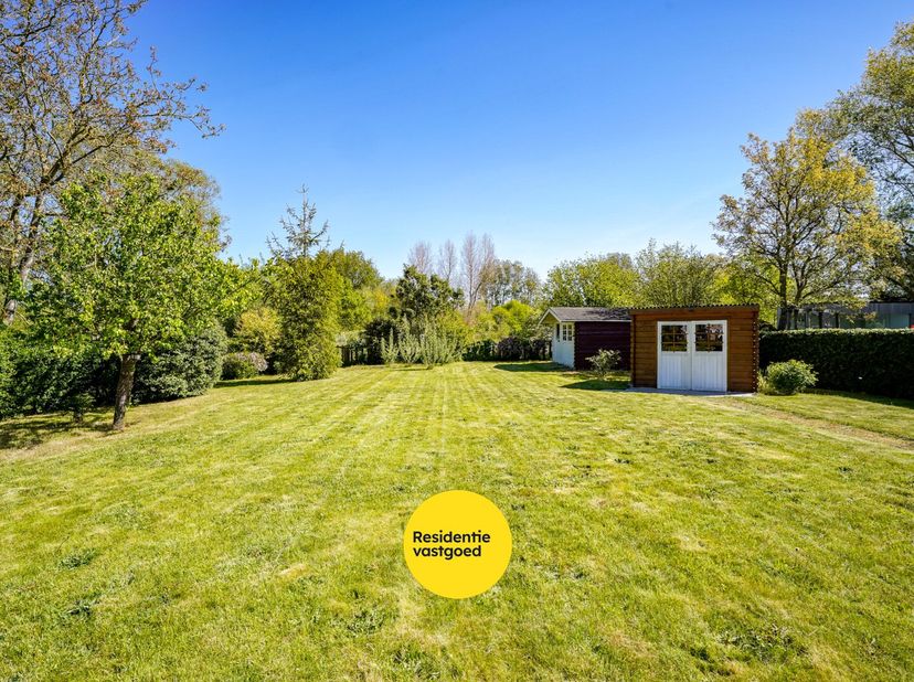Alleenstaande woning (type villa) gelegen op een terrein van maar liefst 1082m² grenzend aan het prachtige natuurreservaat Hannecartbos. De villa ligt